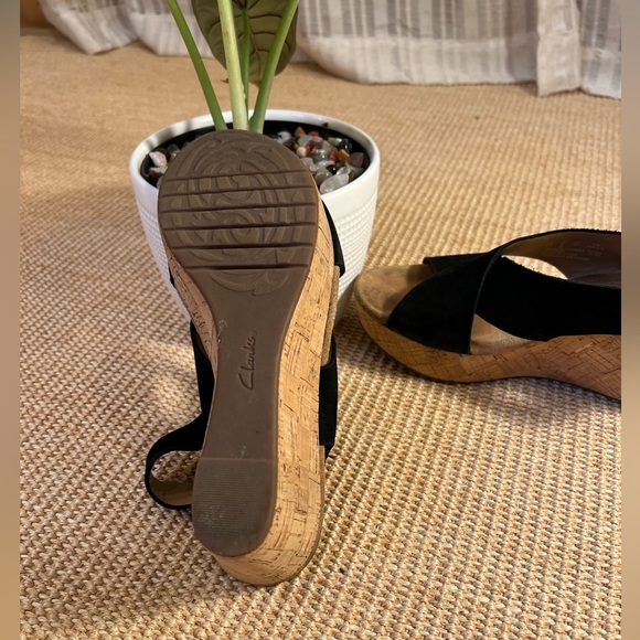 Black, suede Clark’s artisan sandles - Picture 2 of 6